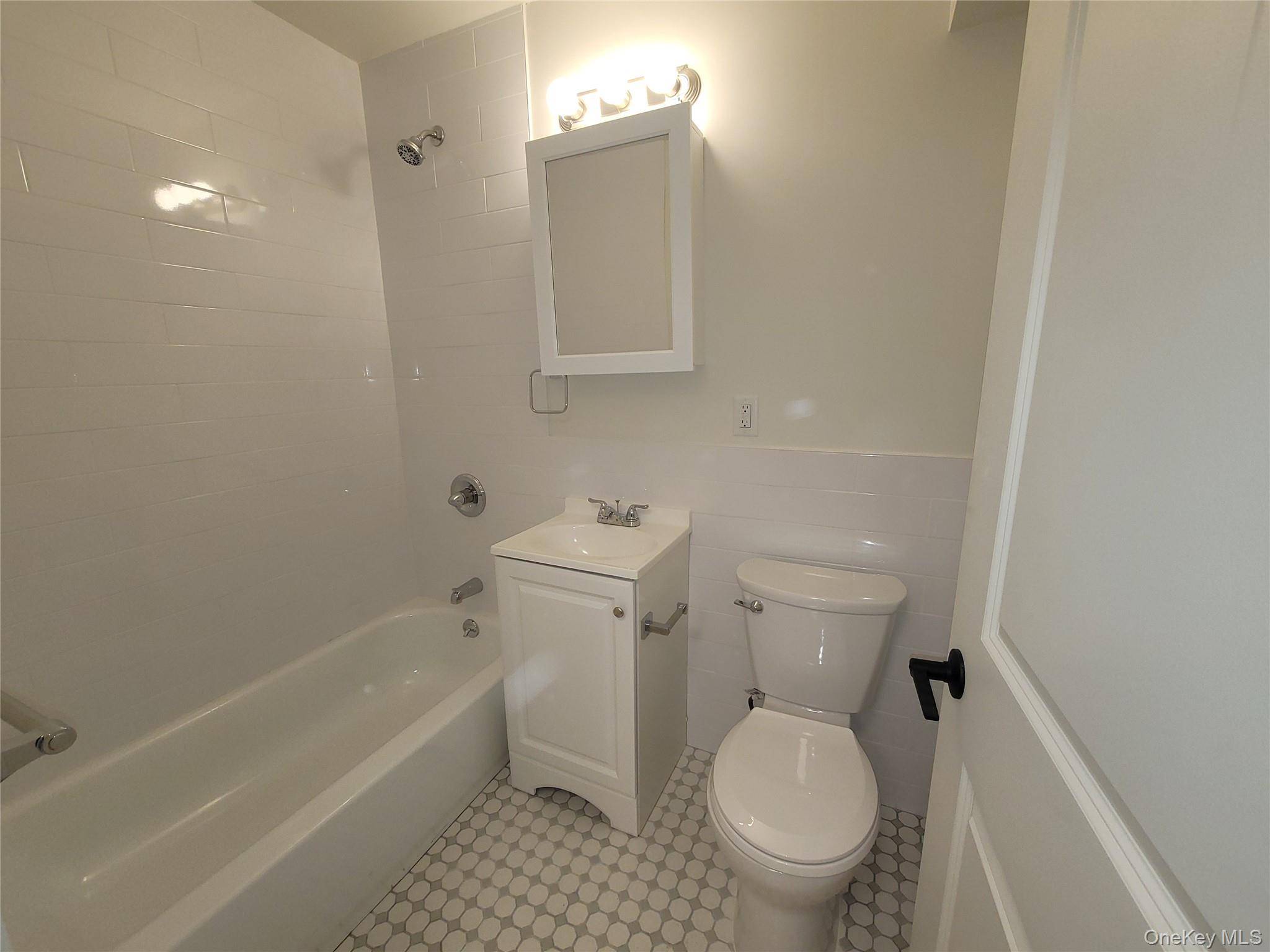 671 Bronx River RD #4N, Yonkers, NY 10704