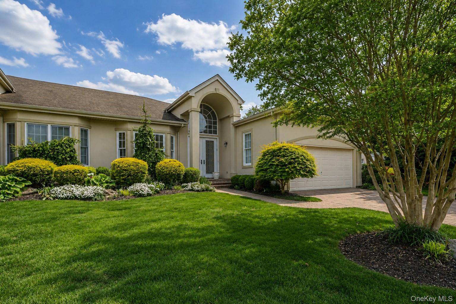 398 Altessa BLVD, Melville, NY 11747