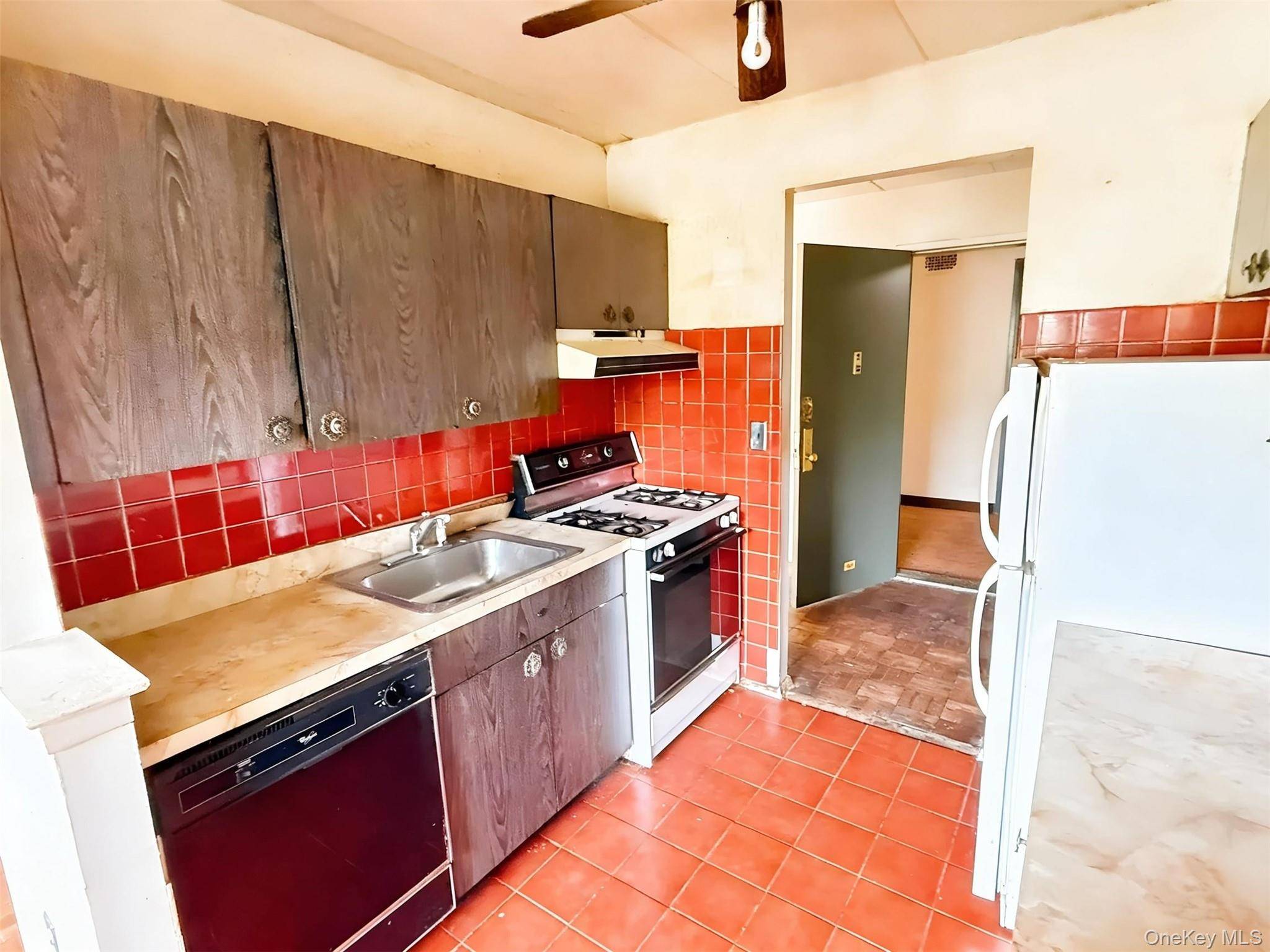 370 Central Park AVE #4H, Scarsdale, NY 10583