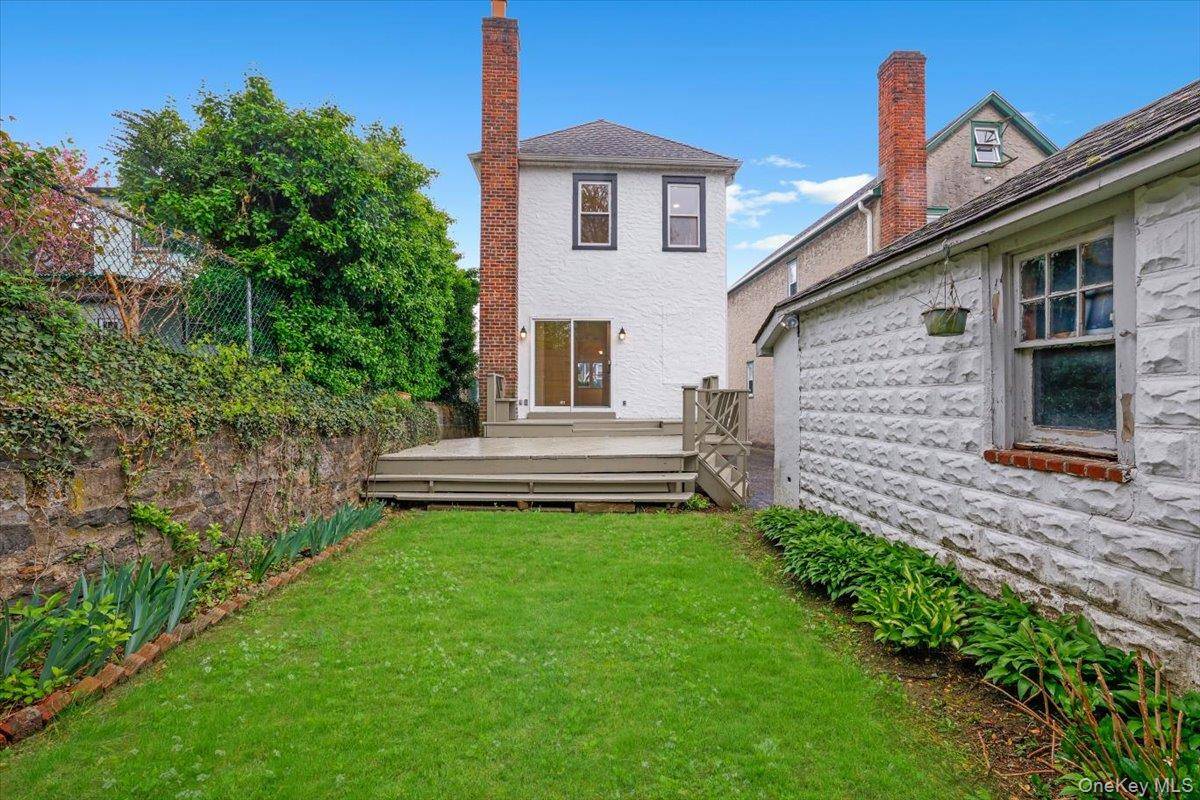32 Crestmont AVE, Yonkers, NY 10704