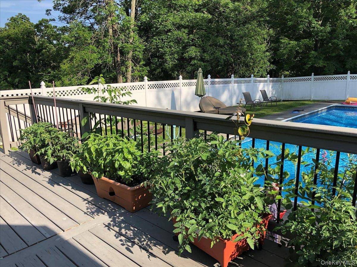 11 Baker LN, Suffern, NY 10901
