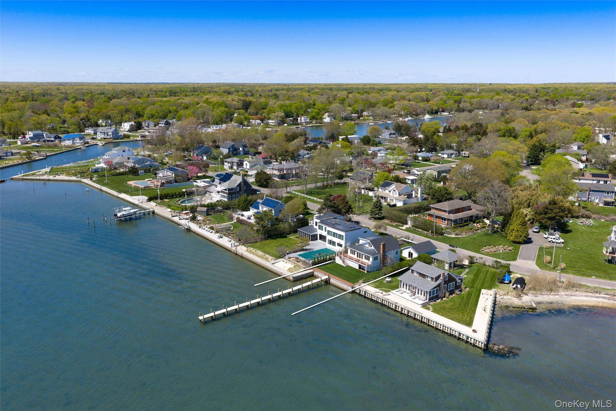 22 Laura Lee DR, Center Moriches, NY 11934
