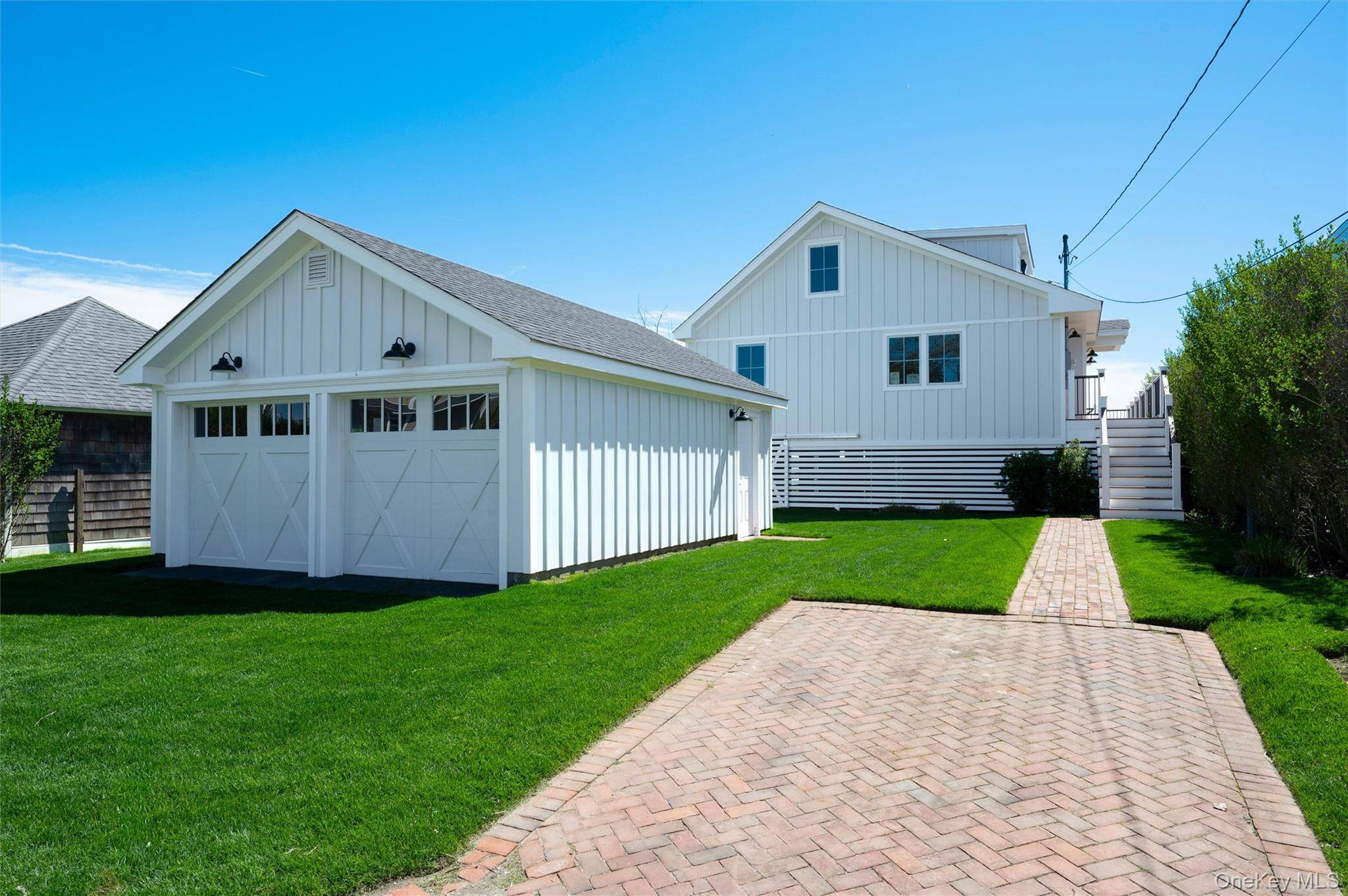 22 Laura Lee DR, Center Moriches, NY 11934