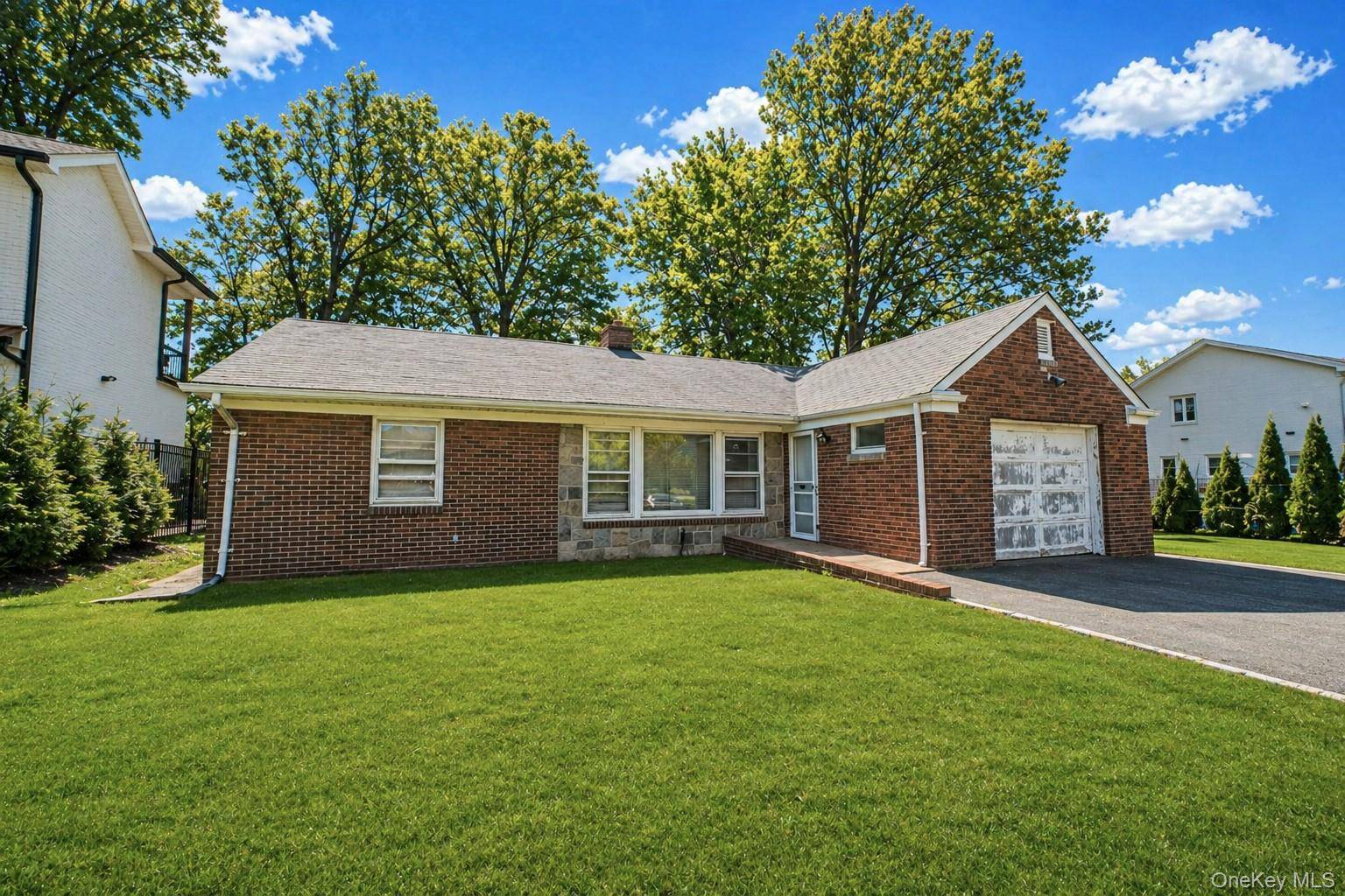 20 Delphine TER, Staten Island, NY 10305