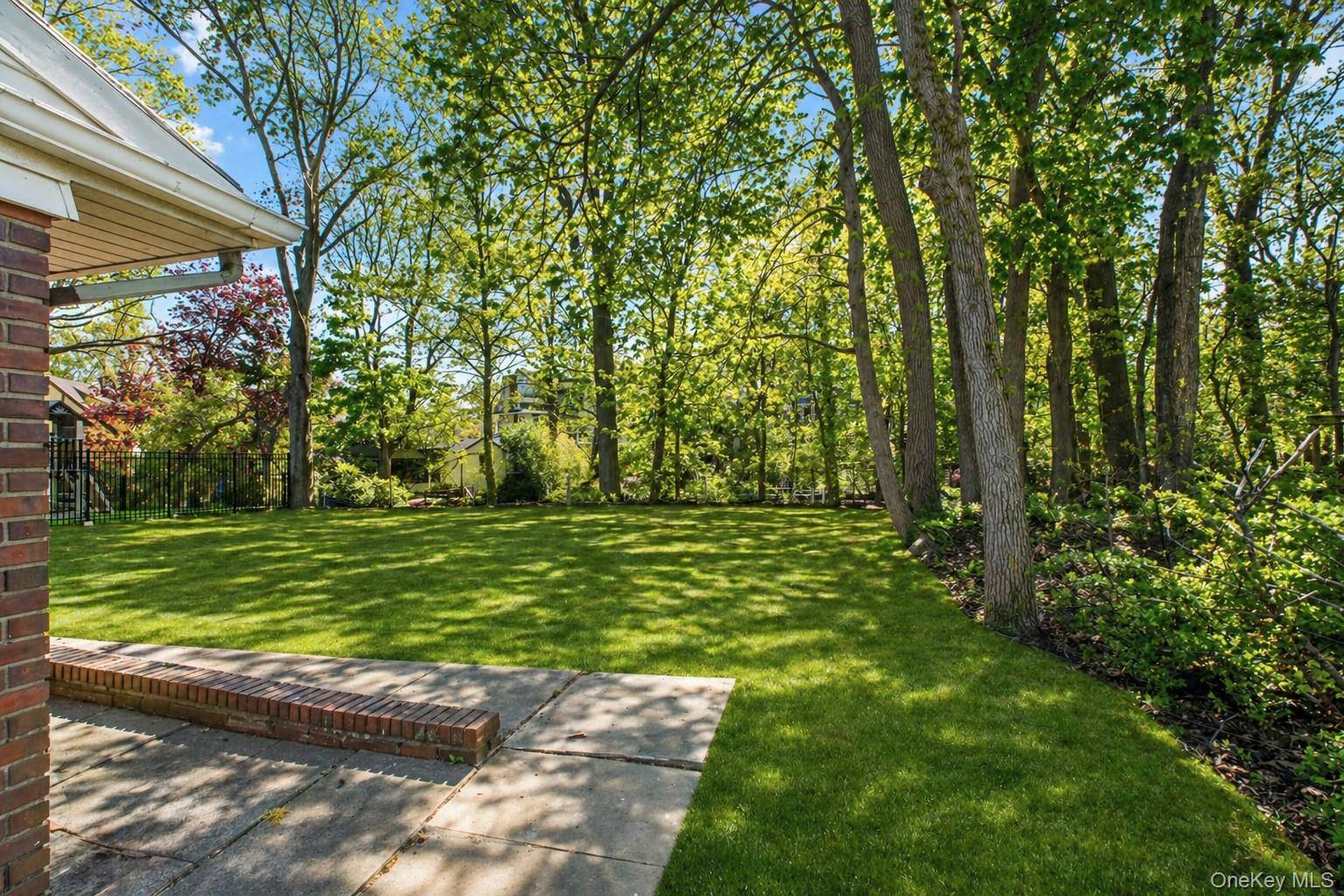 20 Delphine TER, Staten Island, NY 10305