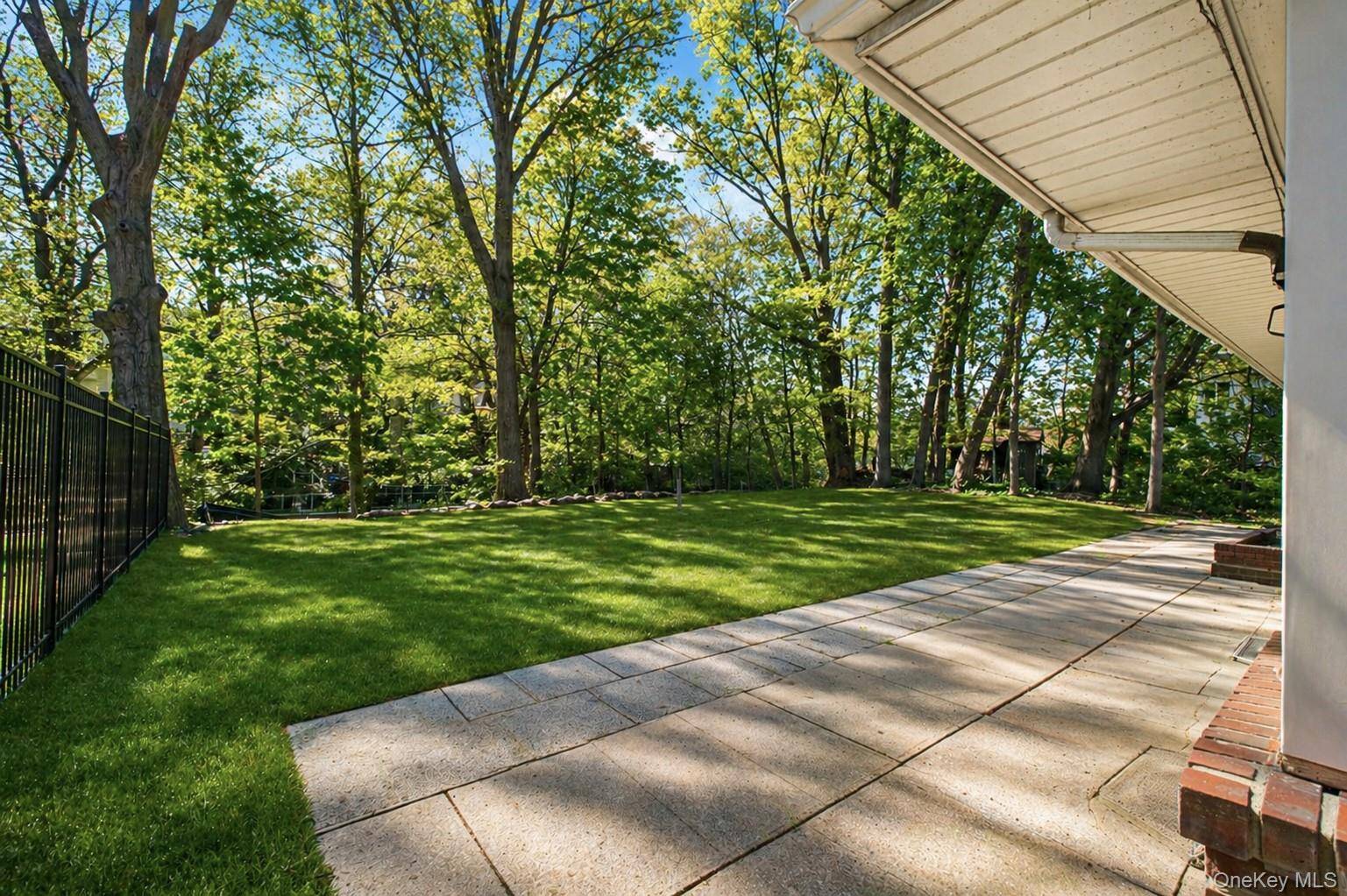 20 Delphine TER, Staten Island, NY 10305