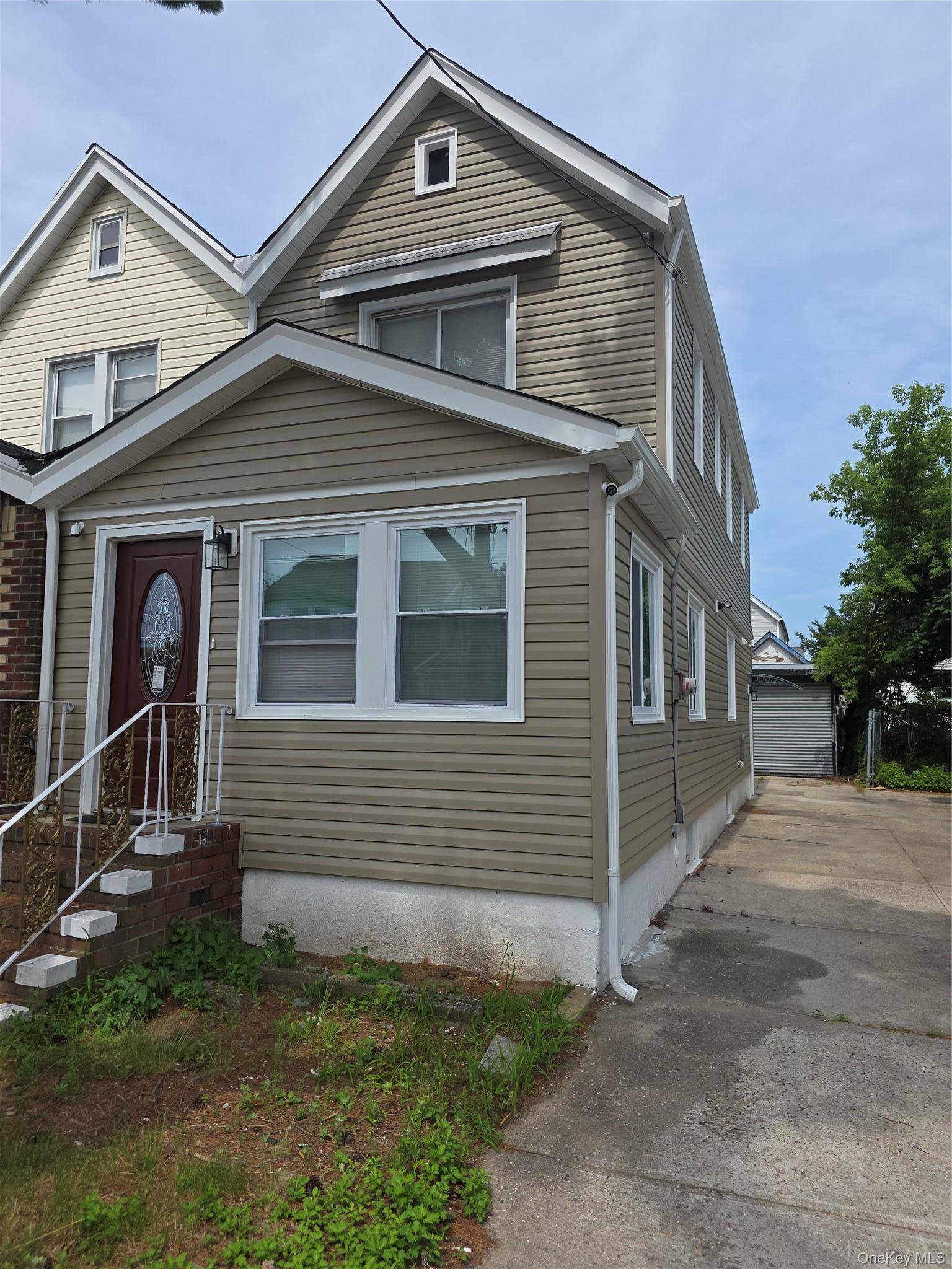 11807 202nd ST, Saint Albans, NY 11412