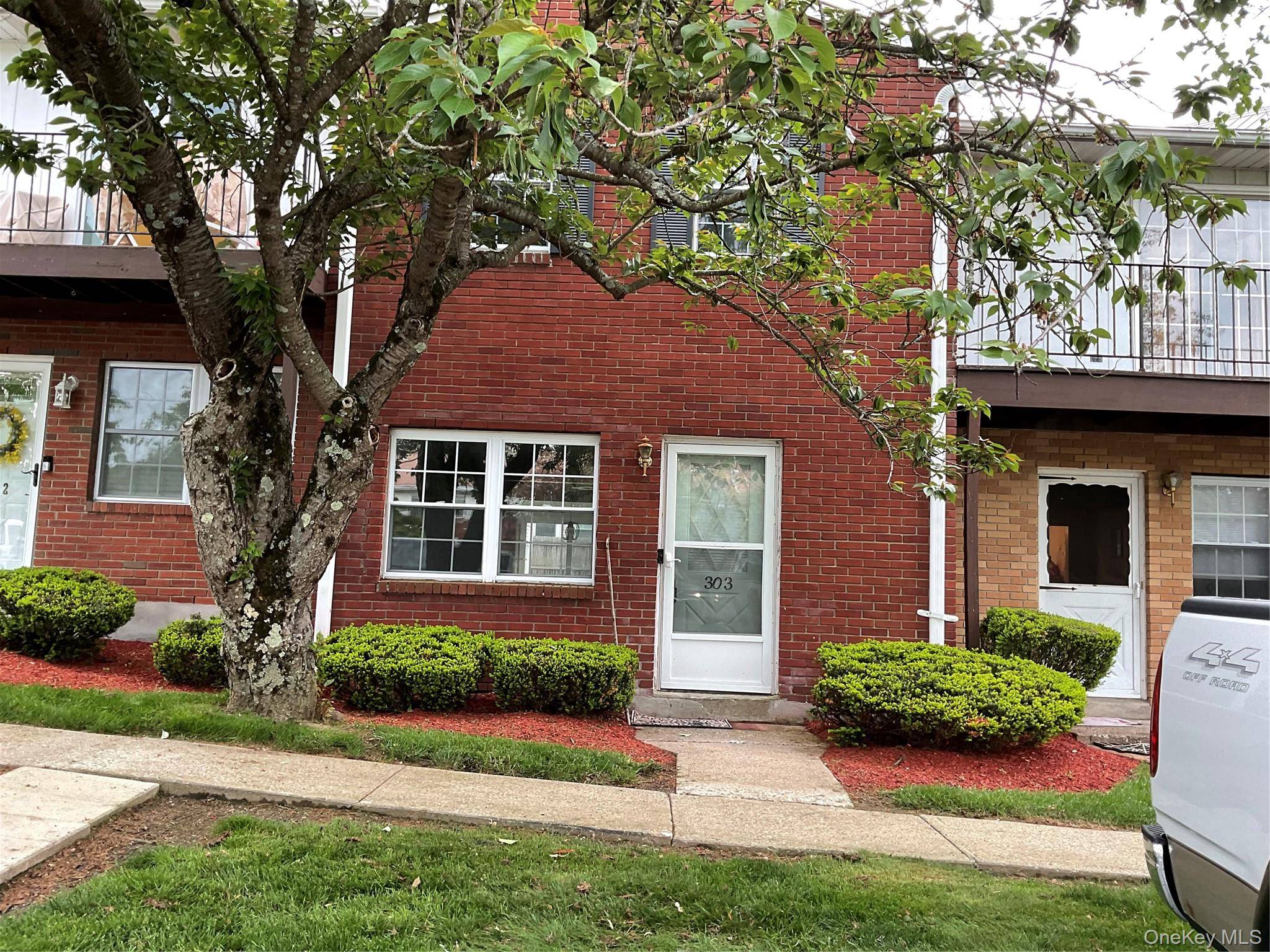 276 Temple Hill RD #303, New Windsor, NY 12553
