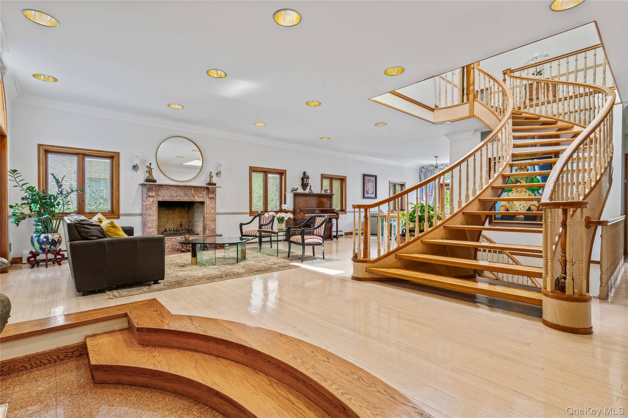 6 Summit PL, Whitestone, NY 11357