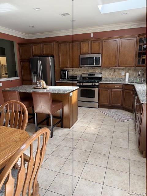 47 Stoneleigh DR, Riverhead, NY 11901