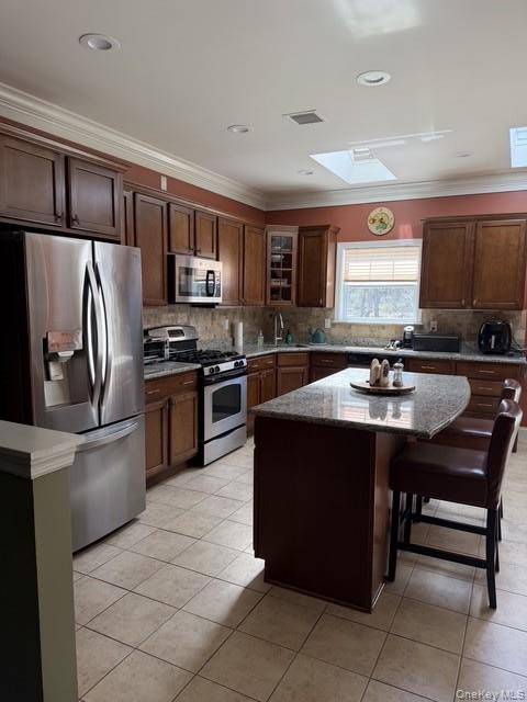 47 Stoneleigh DR, Riverhead, NY 11901