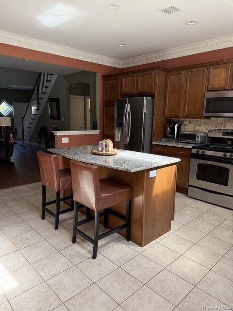 47 Stoneleigh DR, Riverhead, NY 11901