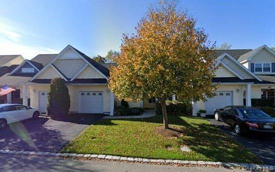47 Stoneleigh DR, Riverhead, NY 11901