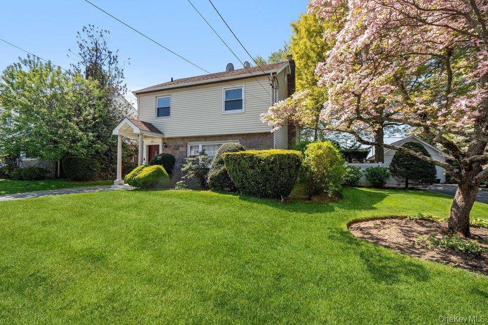 99 Norwood AVE, Malverne, NY 11565
