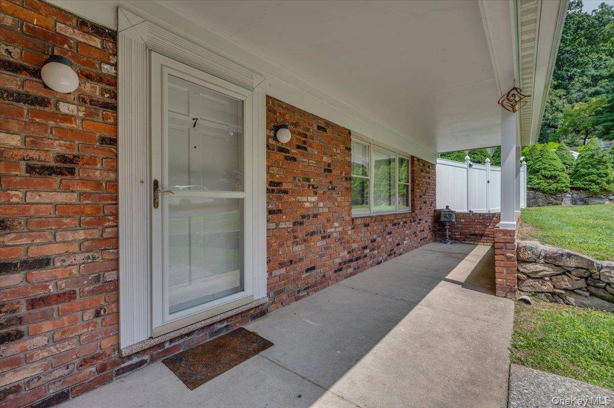 7 Shaw LN, Irvington, NY 10533