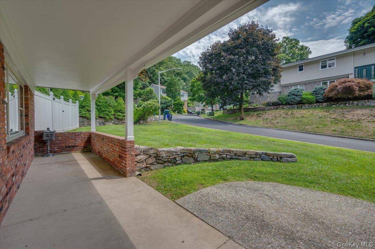 7 Shaw LN, Irvington, NY 10533