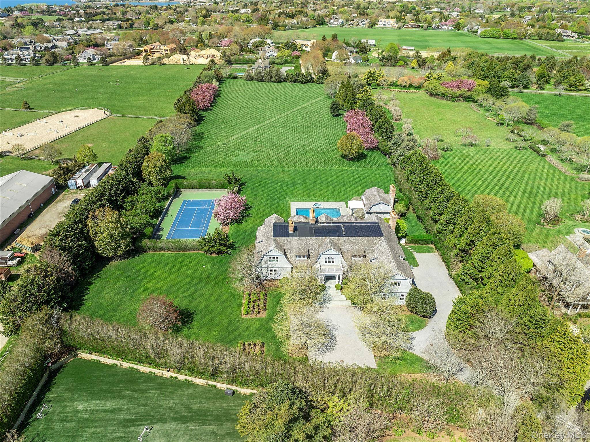 672 Halsey LN, Water Mill, NY 11932