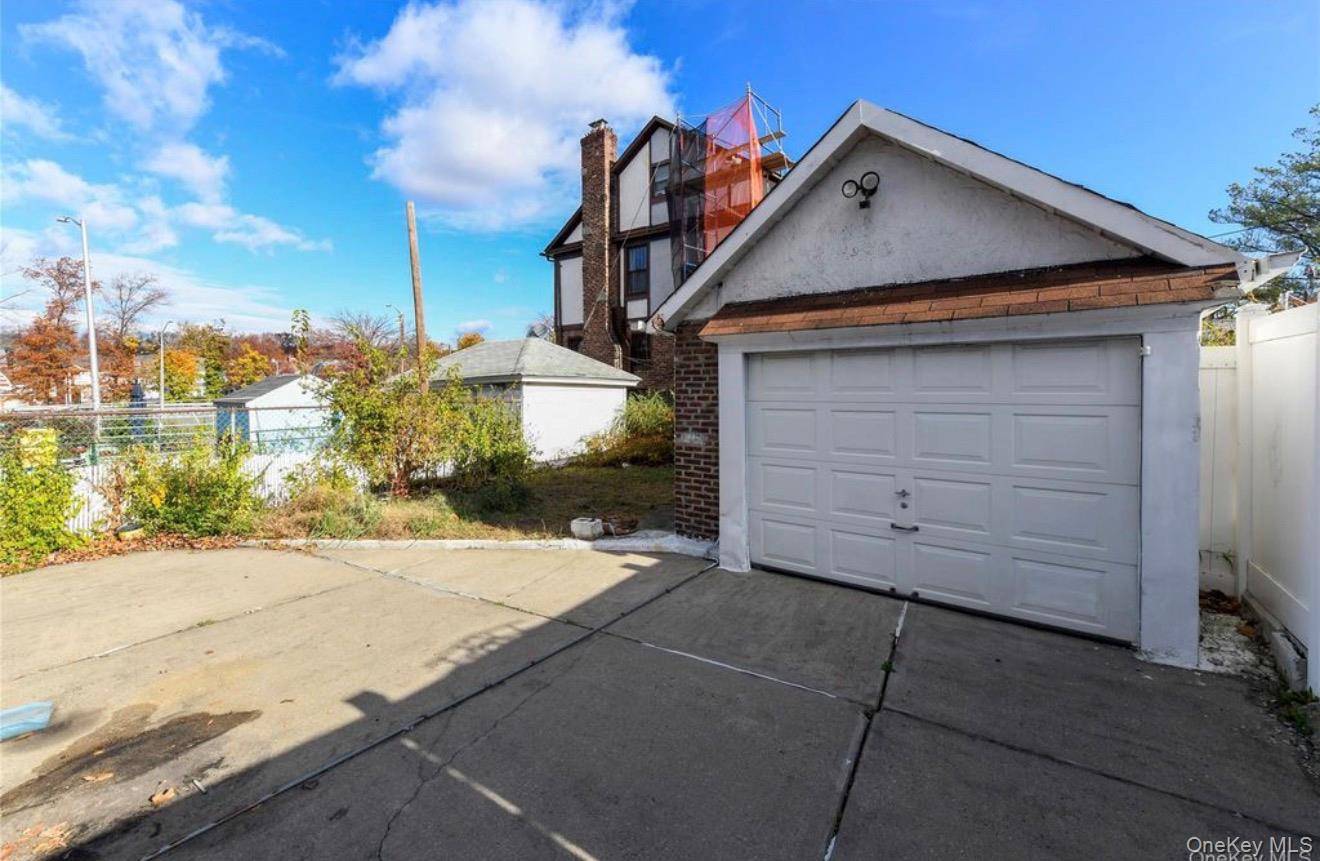 8259 172nd ST, Jamaica Hills, NY 11432