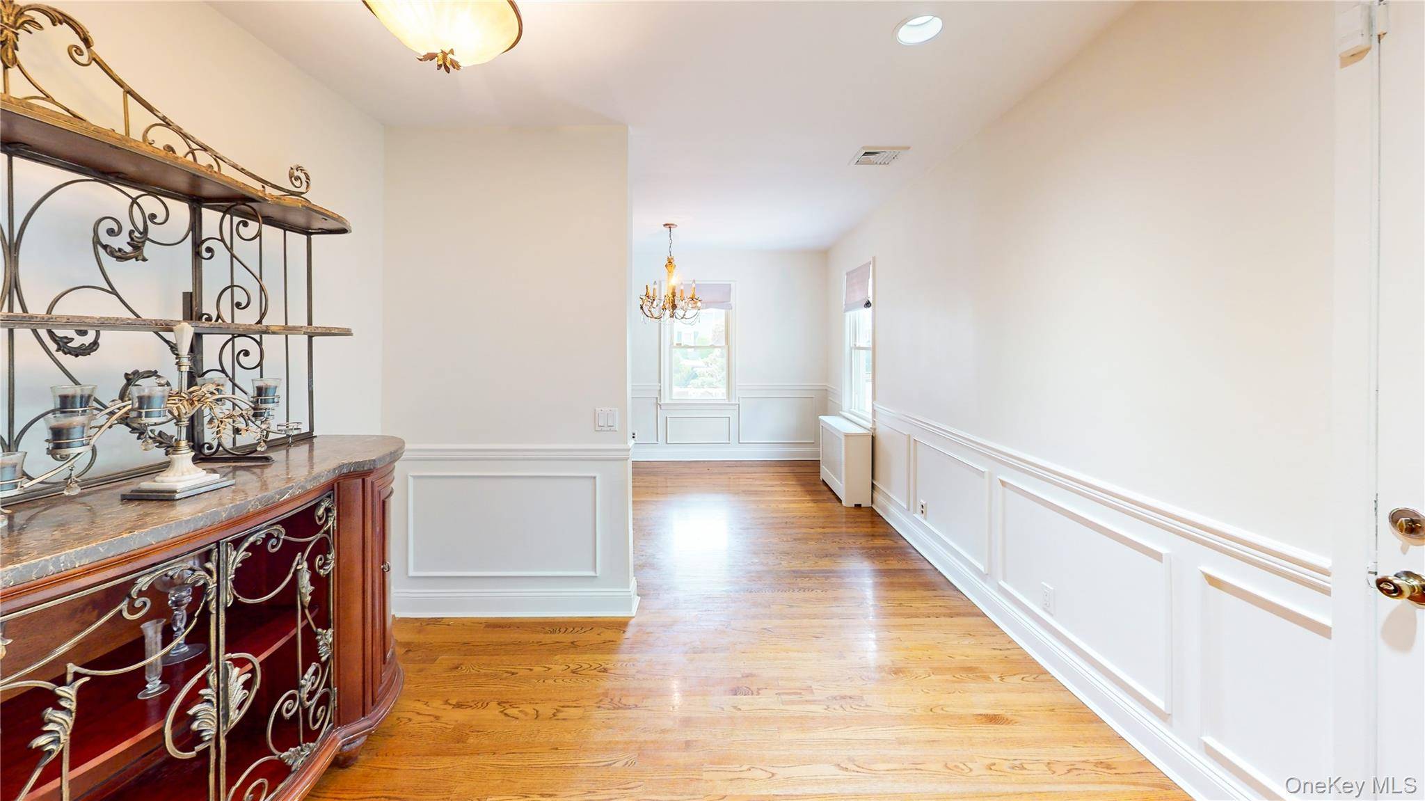 11 E Webster ST, Merrick, NY 11566