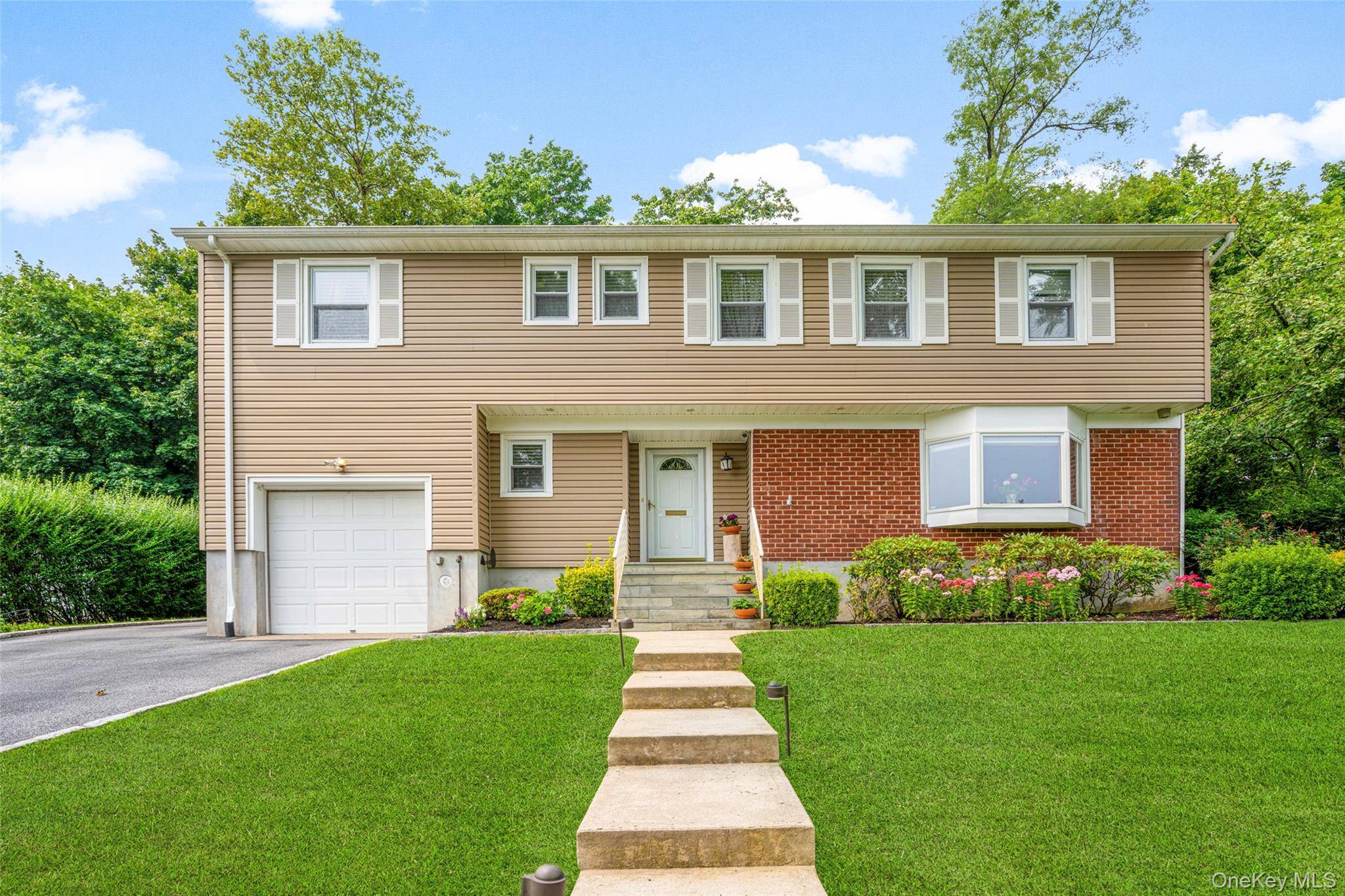 5 Oakridge RD, White Plains, NY 10607