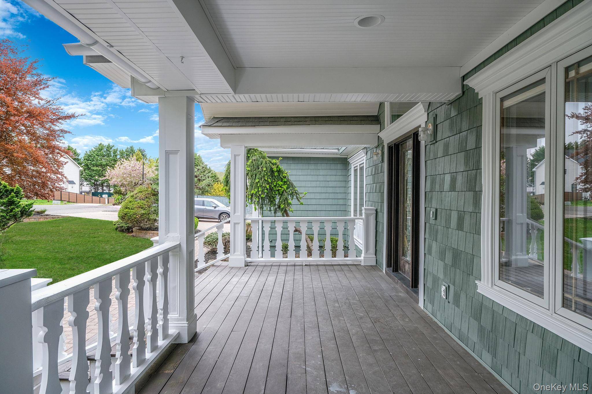 6 Robert CT, Center Moriches, NY 11934