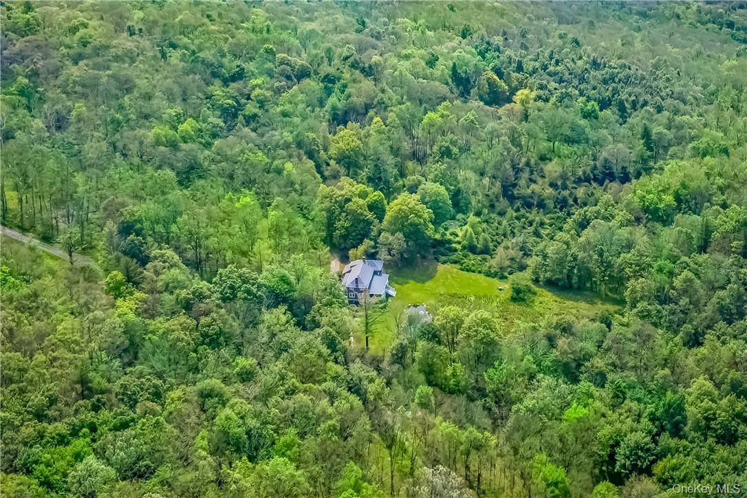 220 Vista Maria RD, Cragsmoor, NY 12420