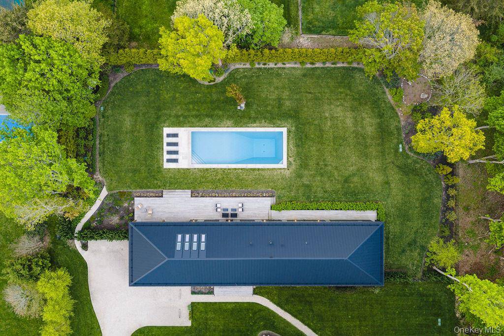 1895 Pequash AVE, Cutchogue, NY 11935
