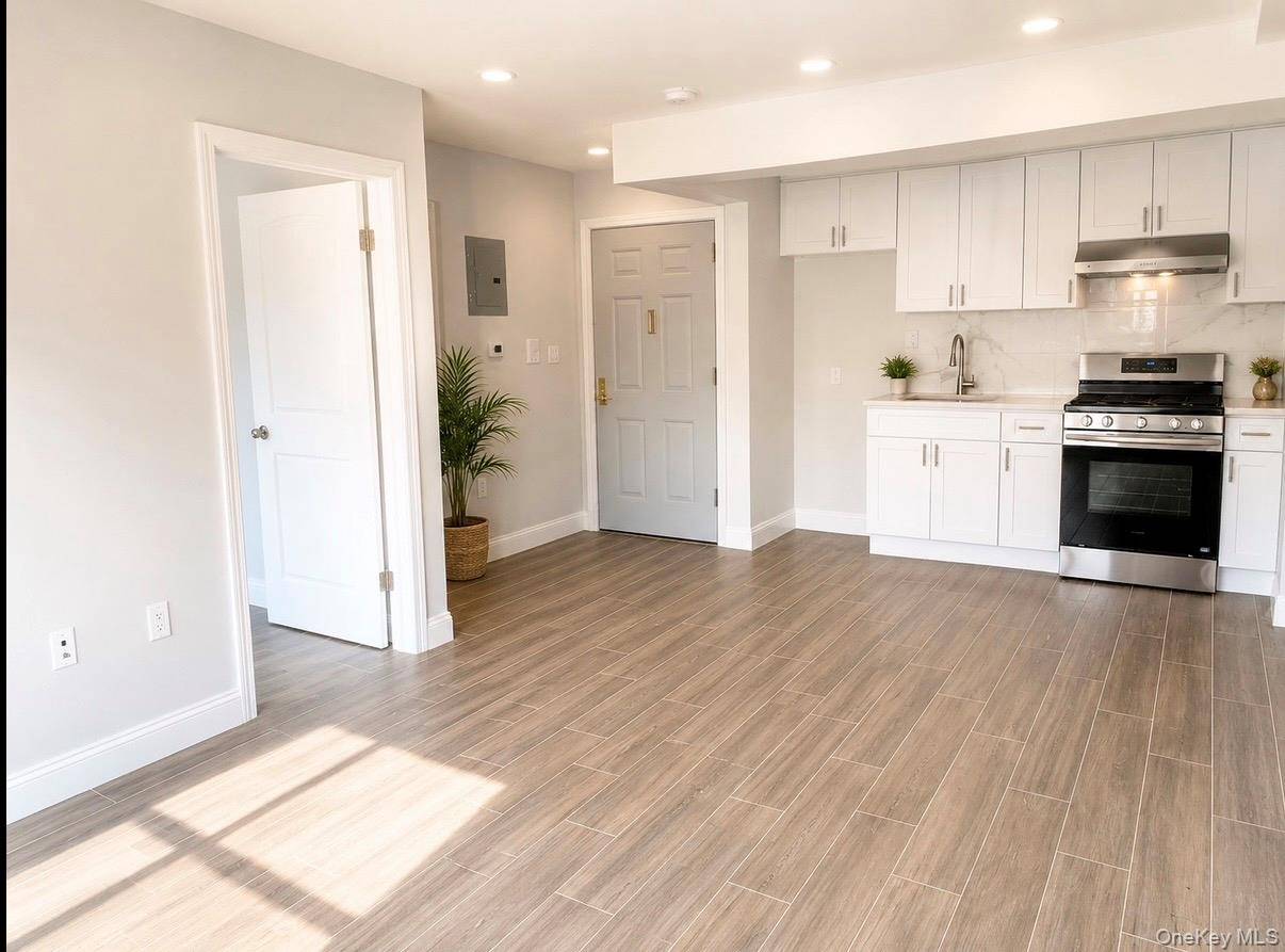 10211 37th AVE, Corona, NY 11368