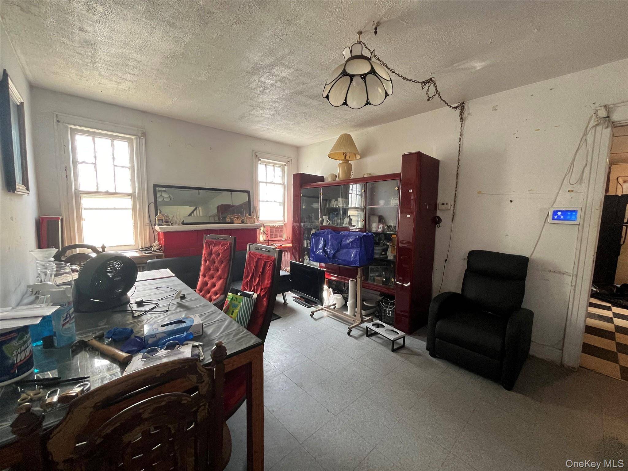 10438 202nd ST, Saint Albans, NY 11412