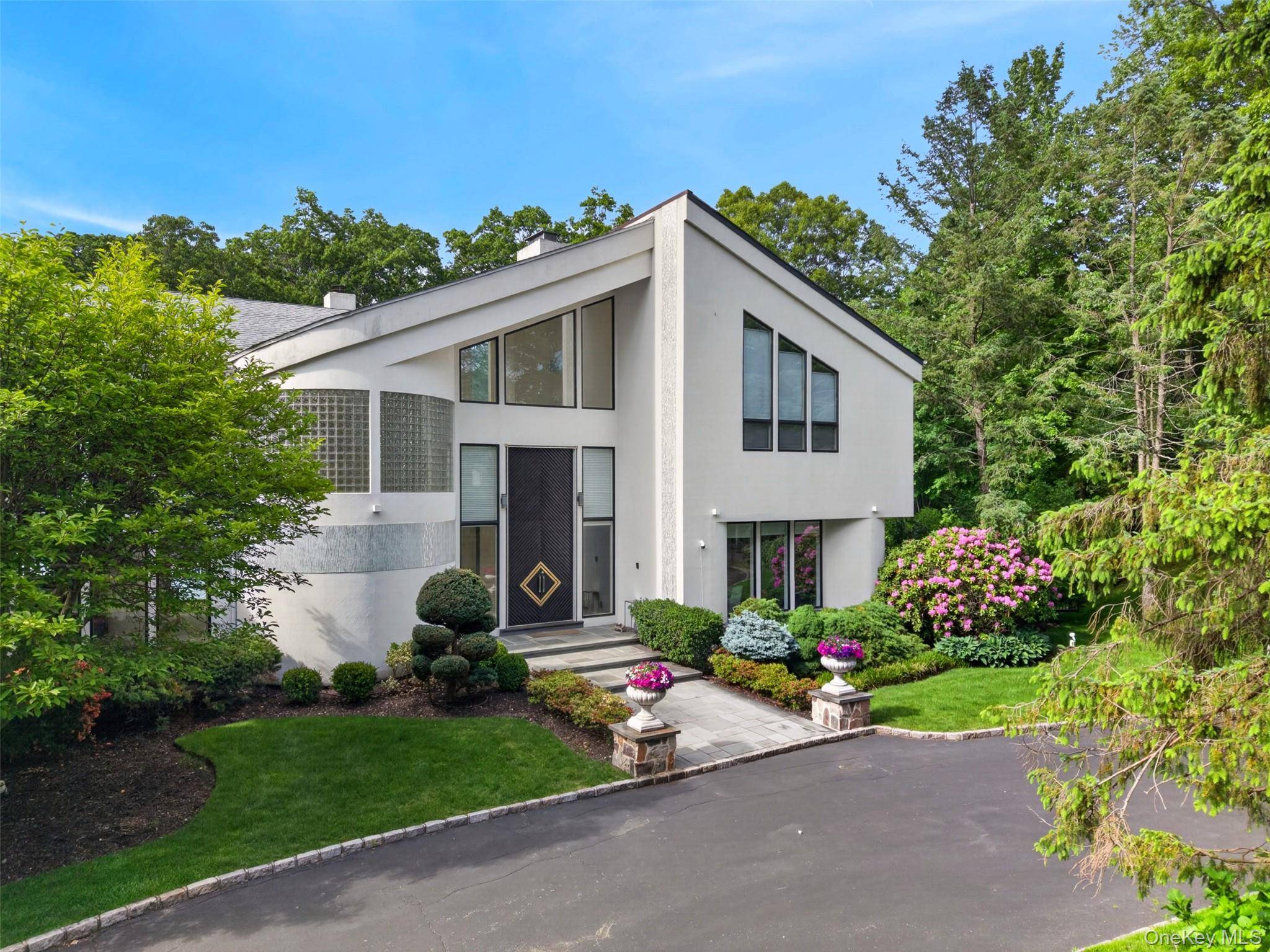80 Tall Oak CRES, Syosset, NY 11791