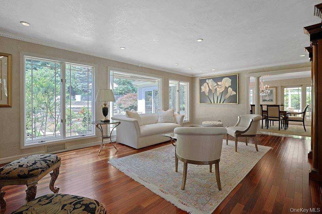 1 Rock Hill LN, Scarsdale, NY 10583