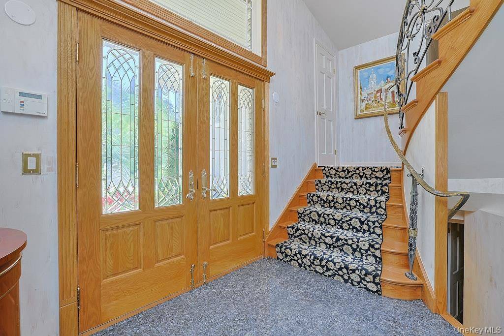 1 Rock Hill LN, Scarsdale, NY 10583
