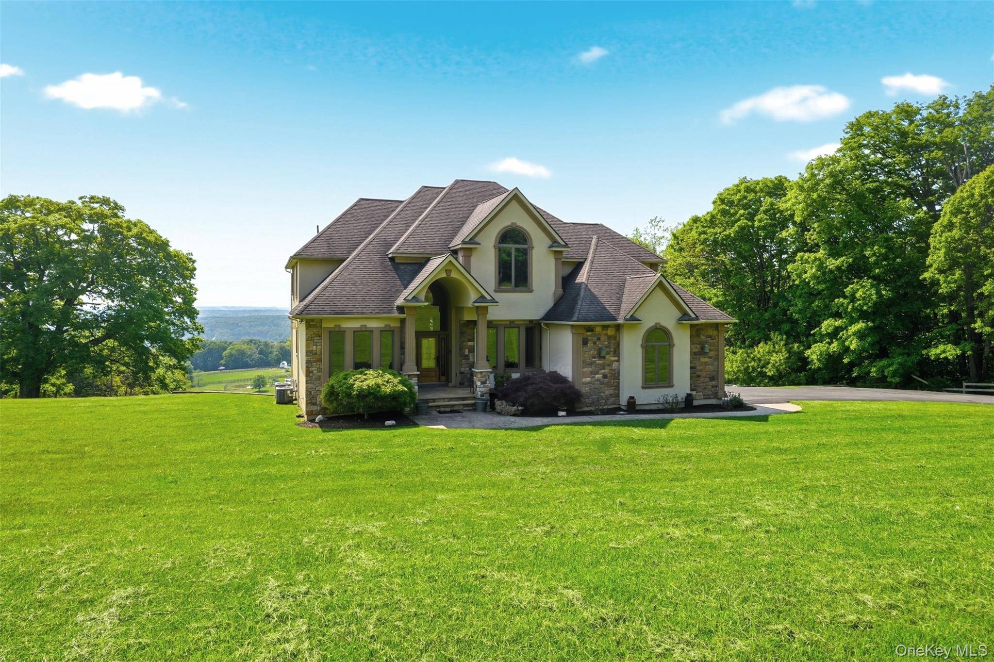 4 Rachel CT, Bloomingburg, NY 12721