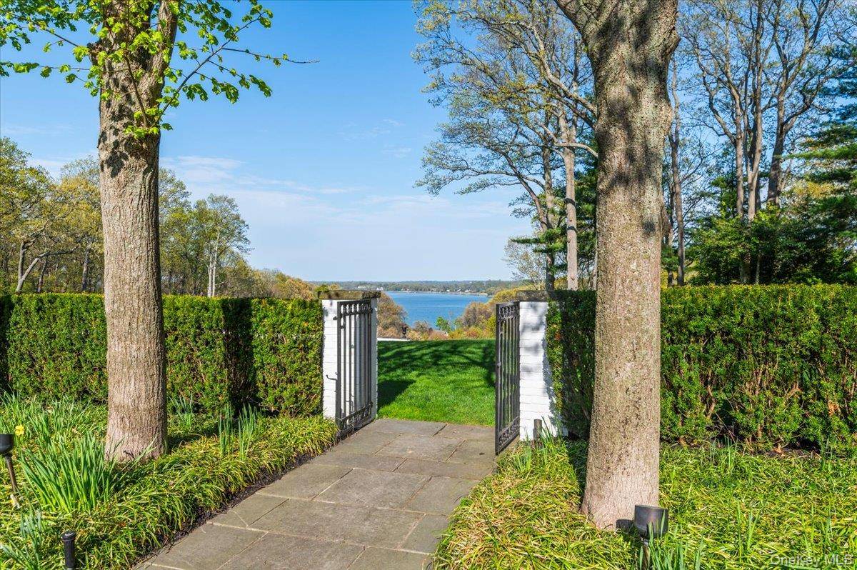 233 Cleft RD, Mill Neck, NY 11765