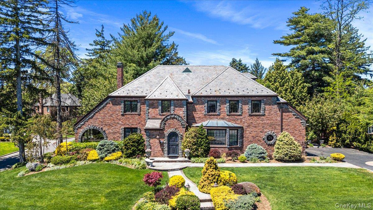 79 Aldershot LN, Manhasset, NY 11030