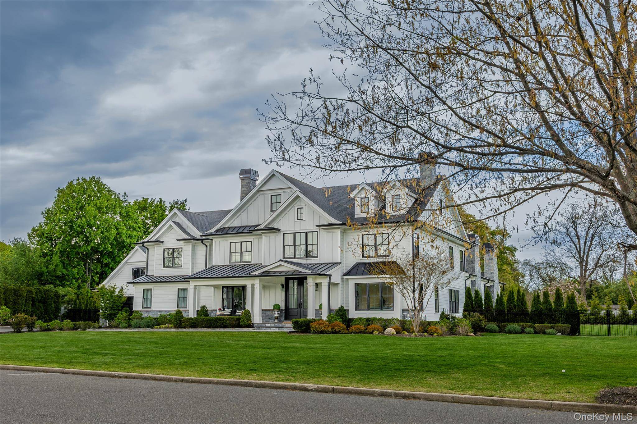 5 Dupont CT, Dix Hills, NY 11746