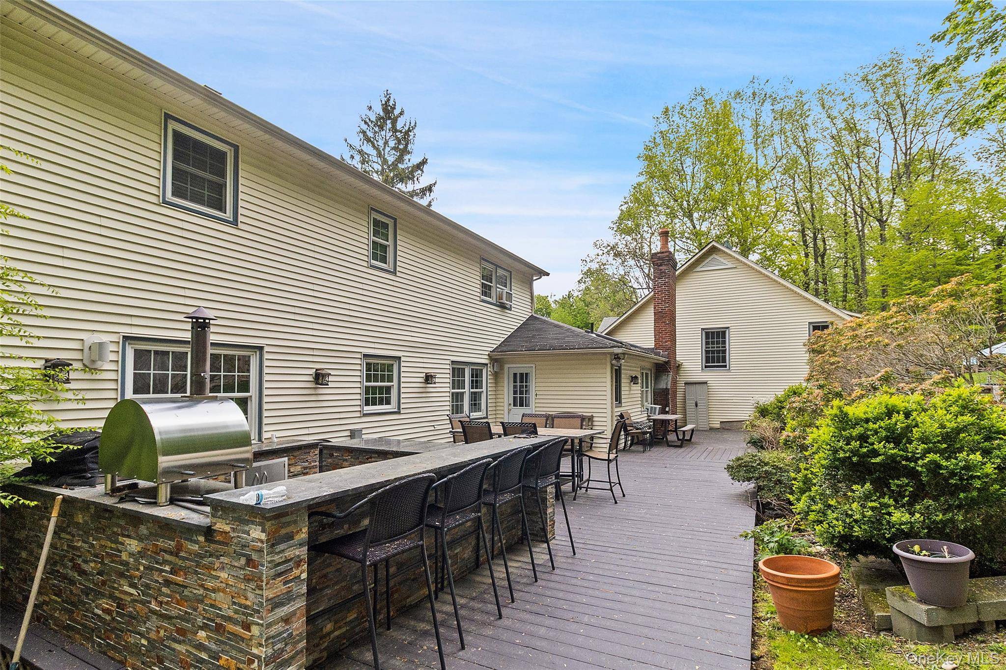 2 Watergate DR, Amawalk, NY 10501