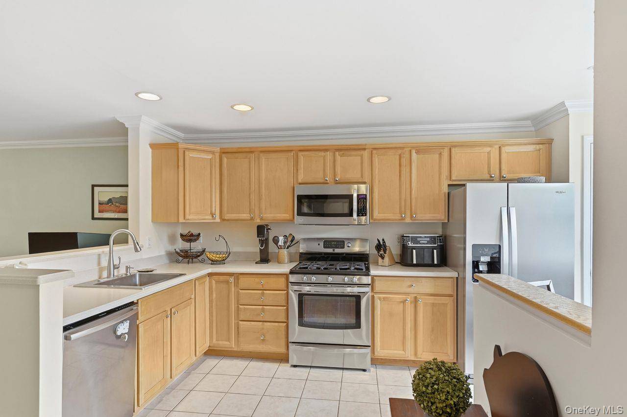 324 Viewpoint TER, Peekskill, NY 10566