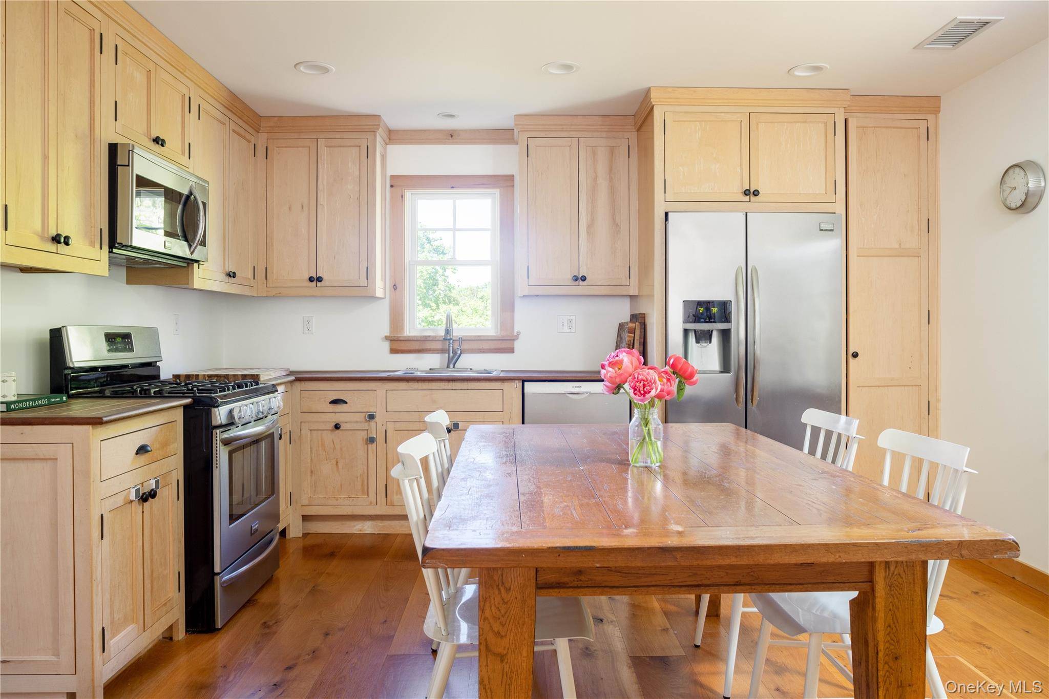 427 Sound RD, Greenport, NY 11944