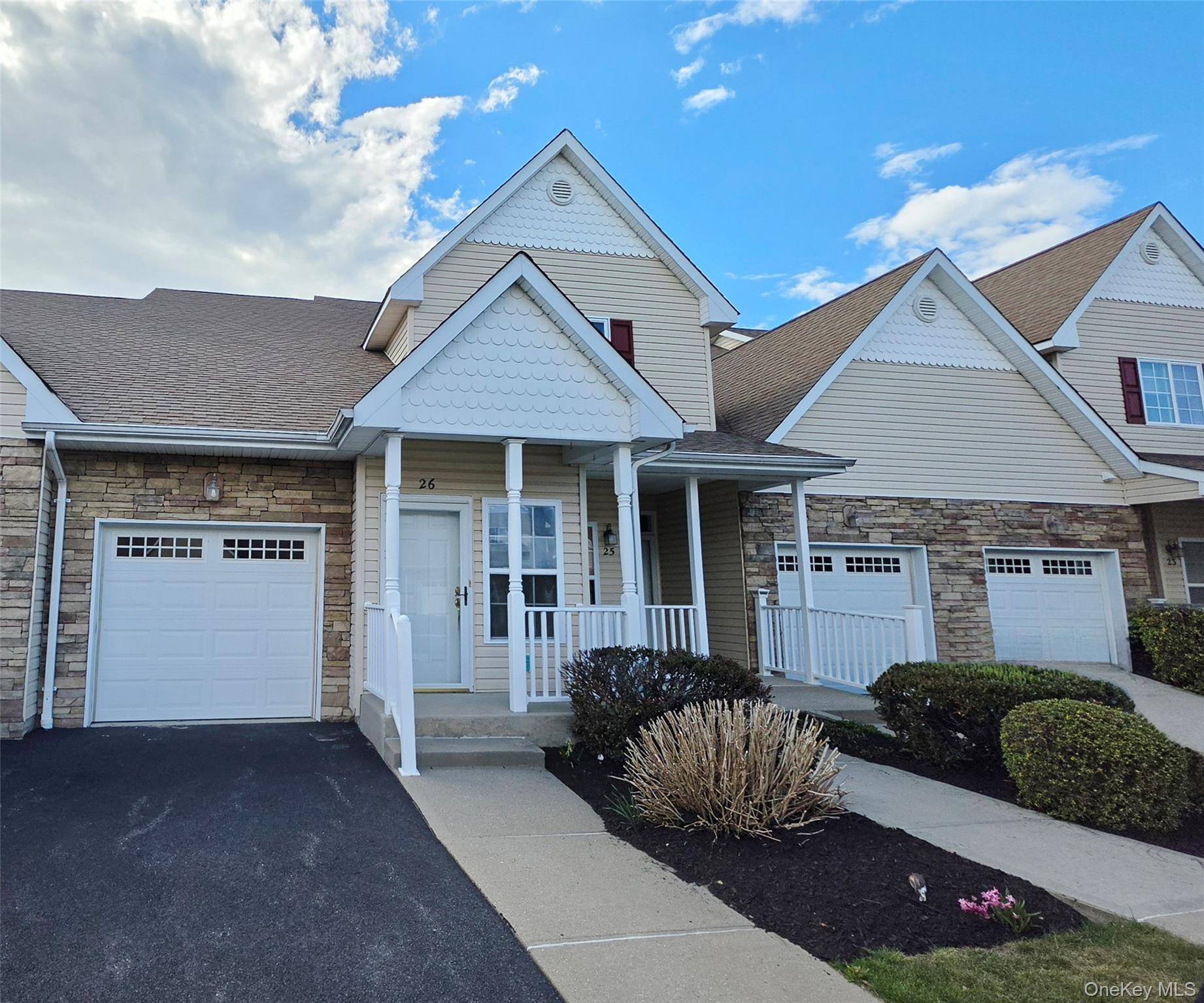 26 Rose LN, Mount Sinai, NY 11766