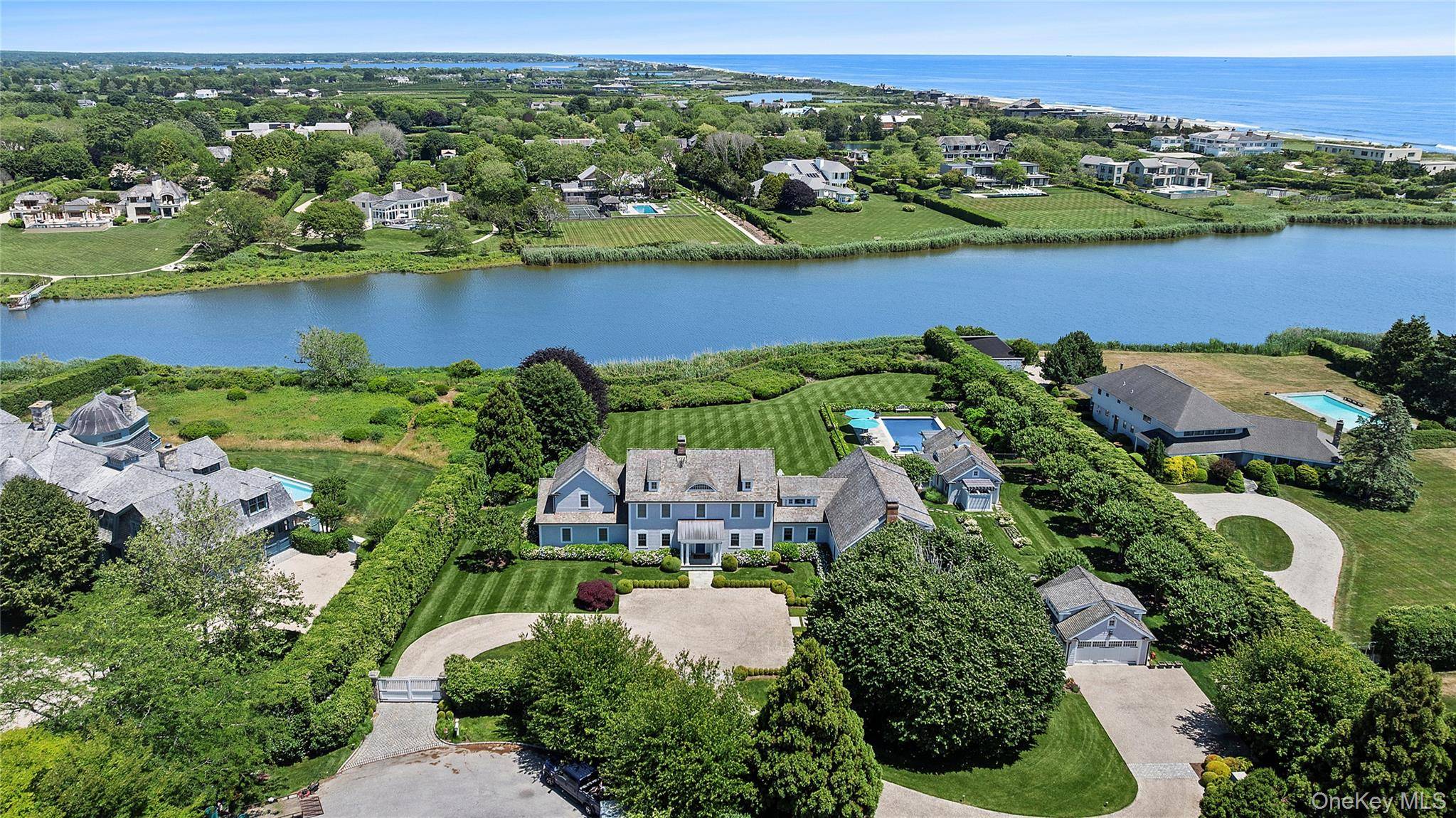 155 Duck Pond LN, Southampton, NY 11968