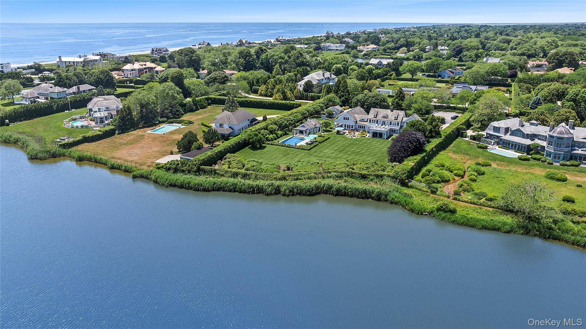 155 Duck Pond LN, Southampton, NY 11968