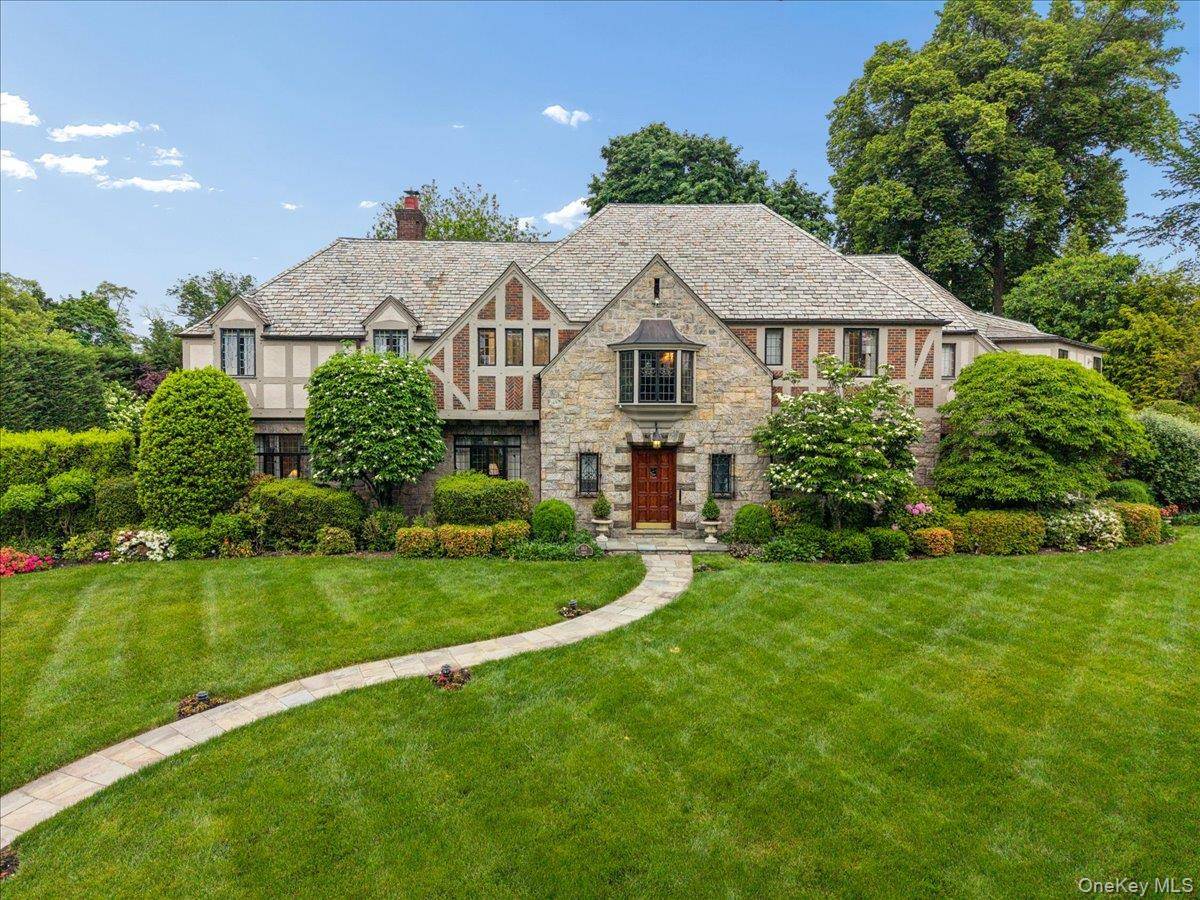 263 Corona AVE, Pelham, NY 10803