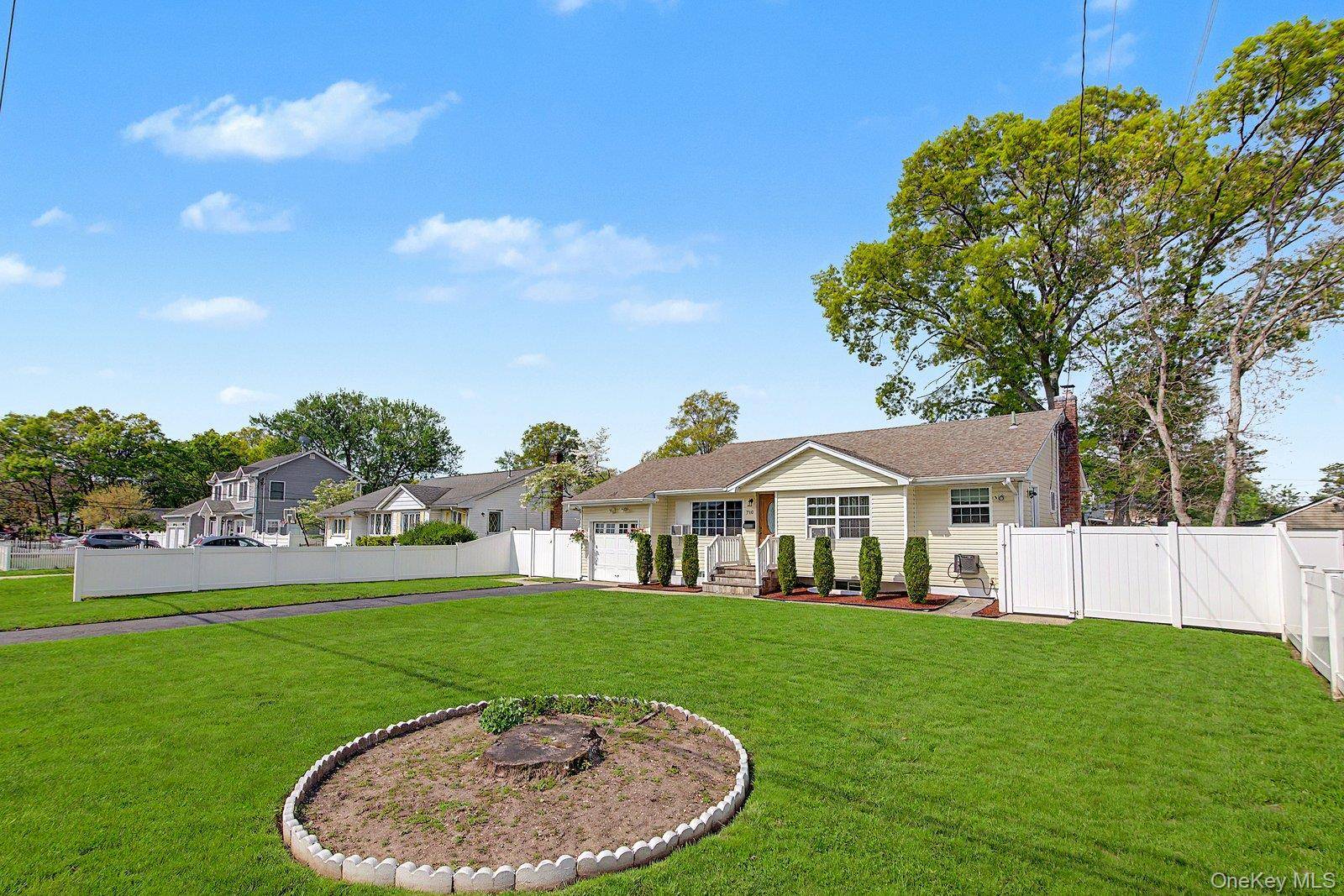 710 Broadway AVE, Brentwood, NY 11717