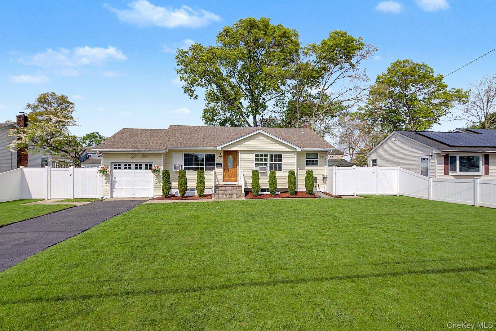 710 Broadway AVE, Brentwood, NY 11717