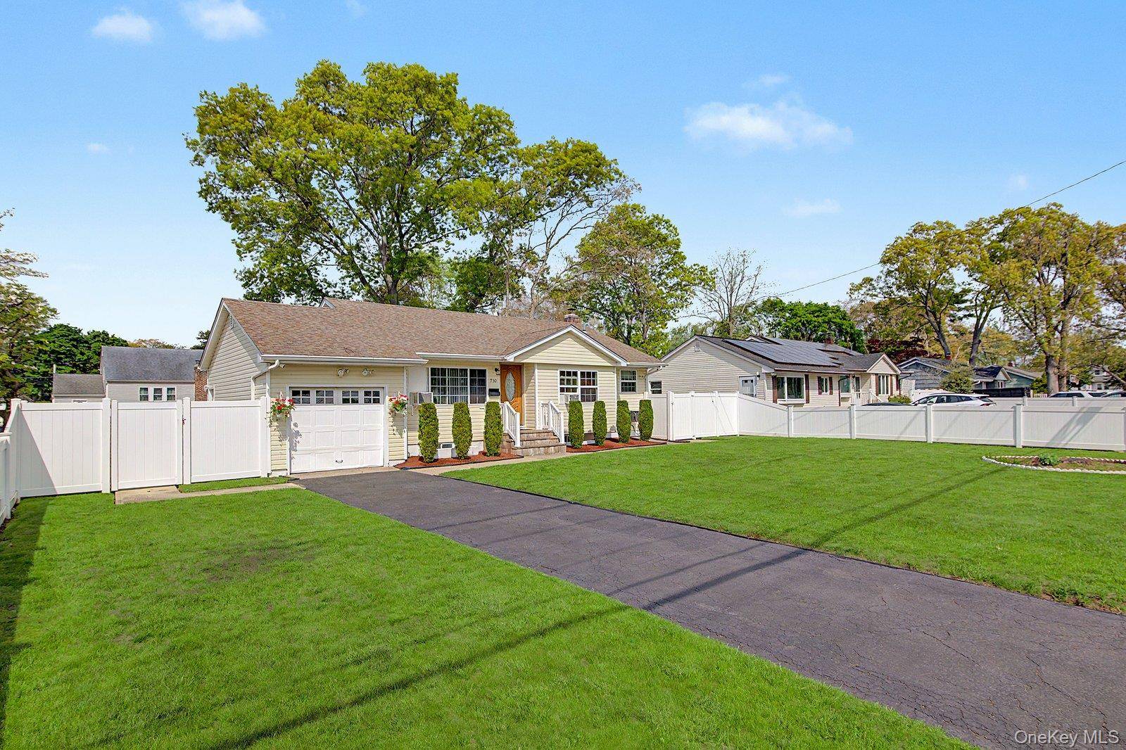 710 Broadway AVE, Brentwood, NY 11717