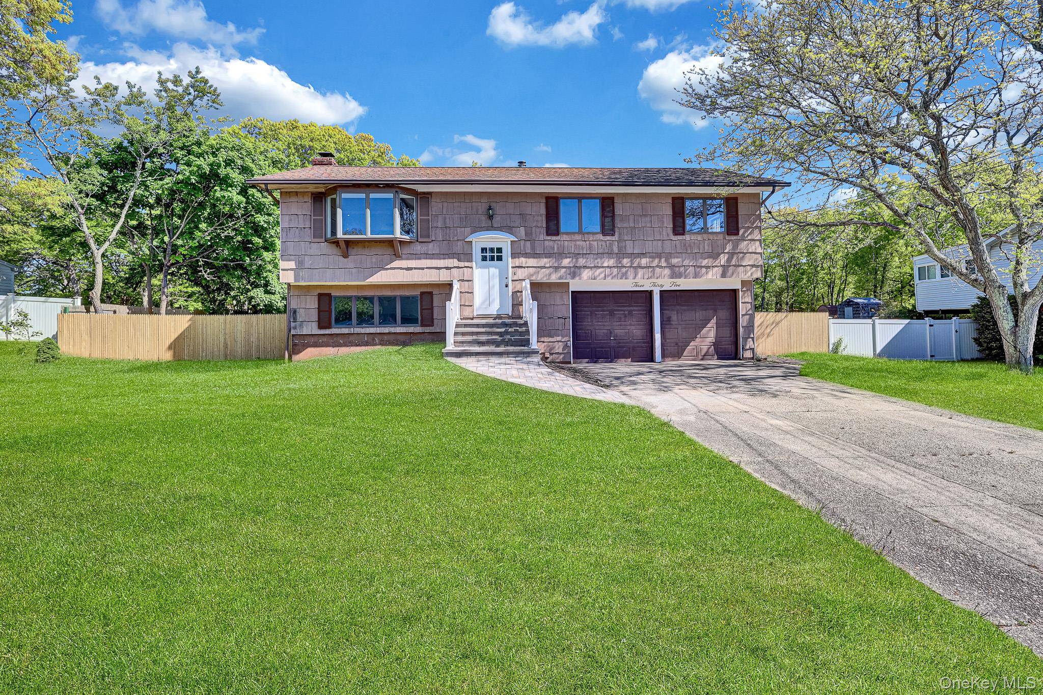 335 Babylon ST, Islip Terrace, NY 11752