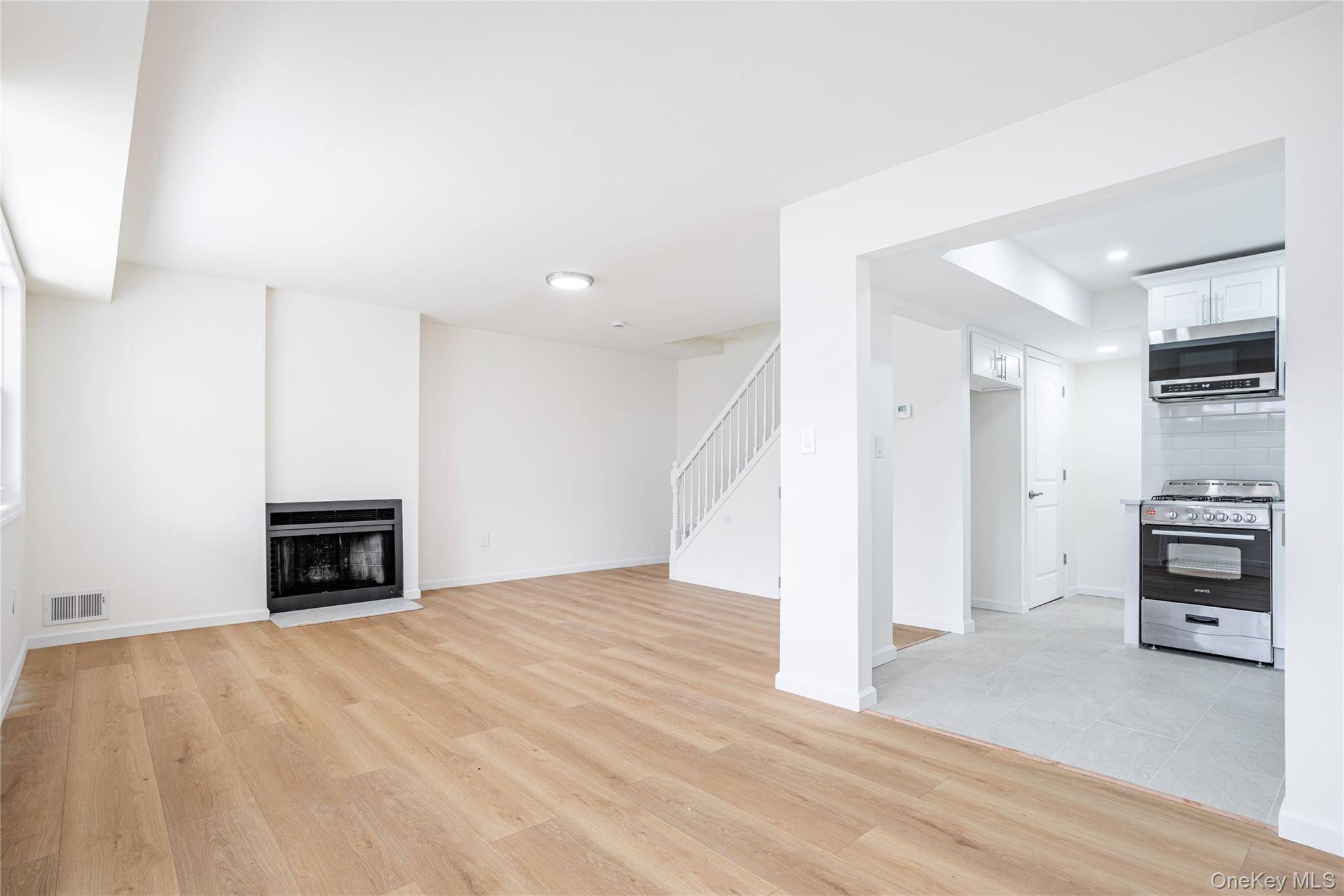 33 Marc ST, Staten Island, NY 10314
