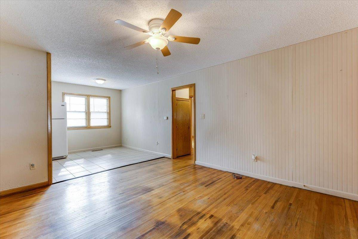 2834 S Laura St, Wichita, KS 67216