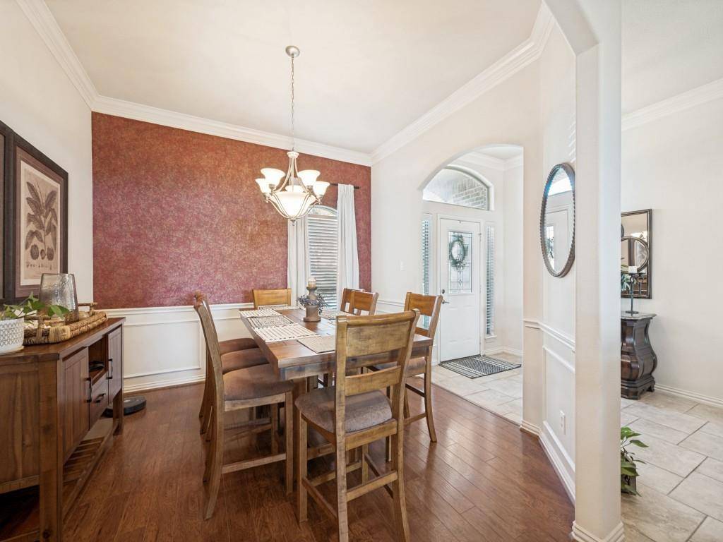 8115 Oak Hollow Drive, Arlington, TX 76001